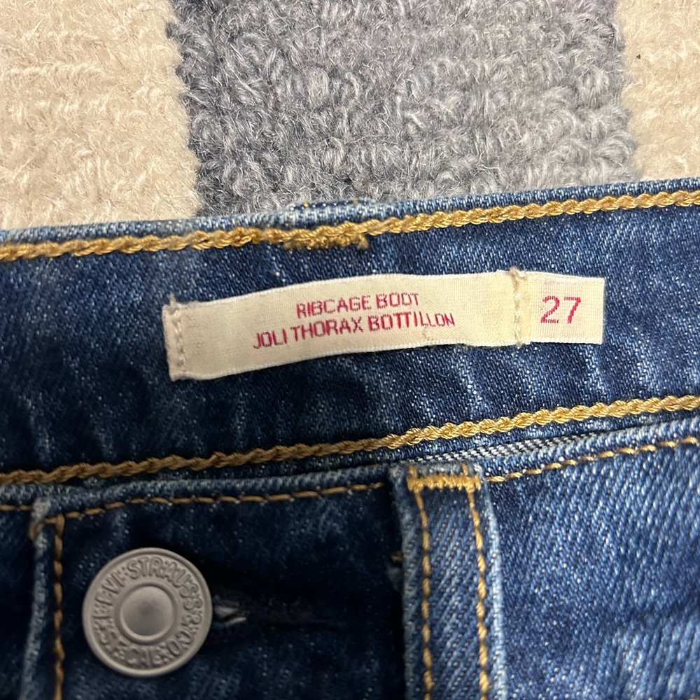 Levi’s Ribcage Bootcut - Picture 2 of 4